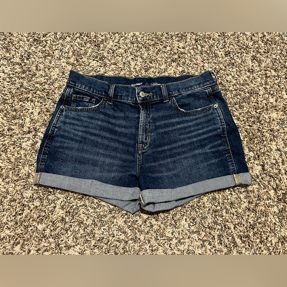 Old Navy Women's Size 6 Cuffed  Denim Jean Shorts Mid-Rise Boyfriend - Picture 1 of 3